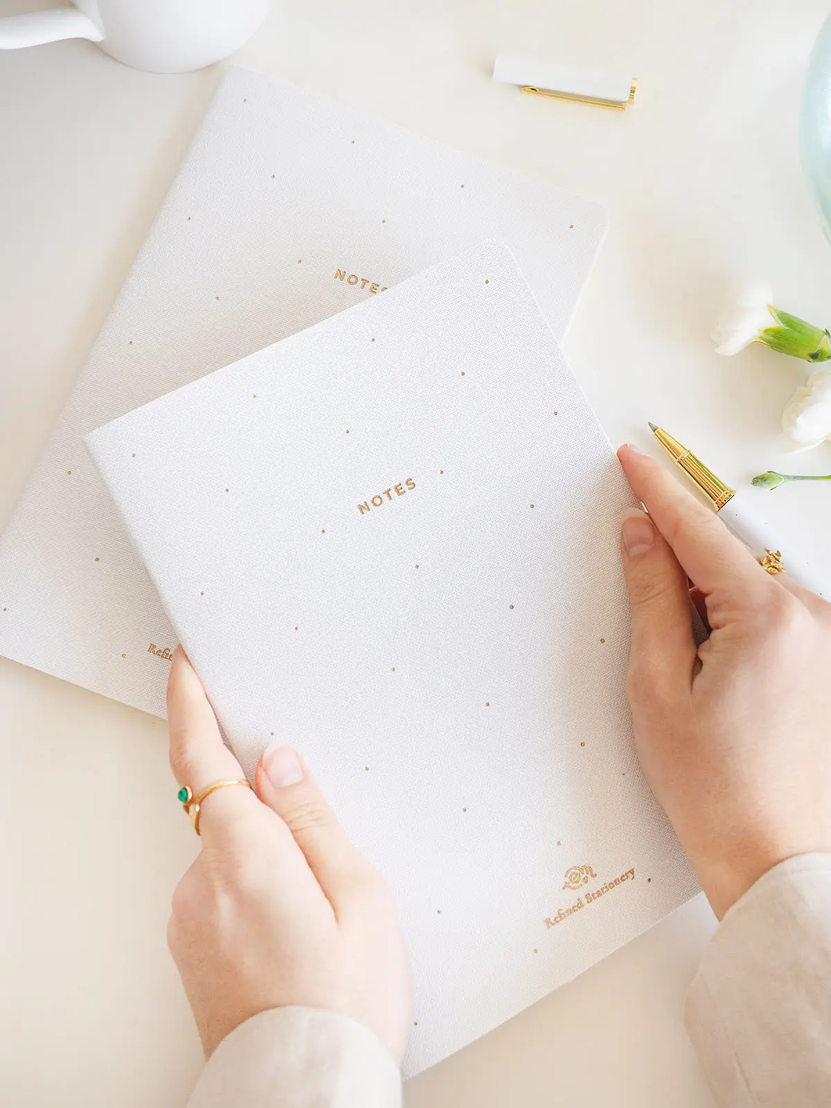 LIBRETAS WHITE LOTUS ENTELADAS BLANCO 2