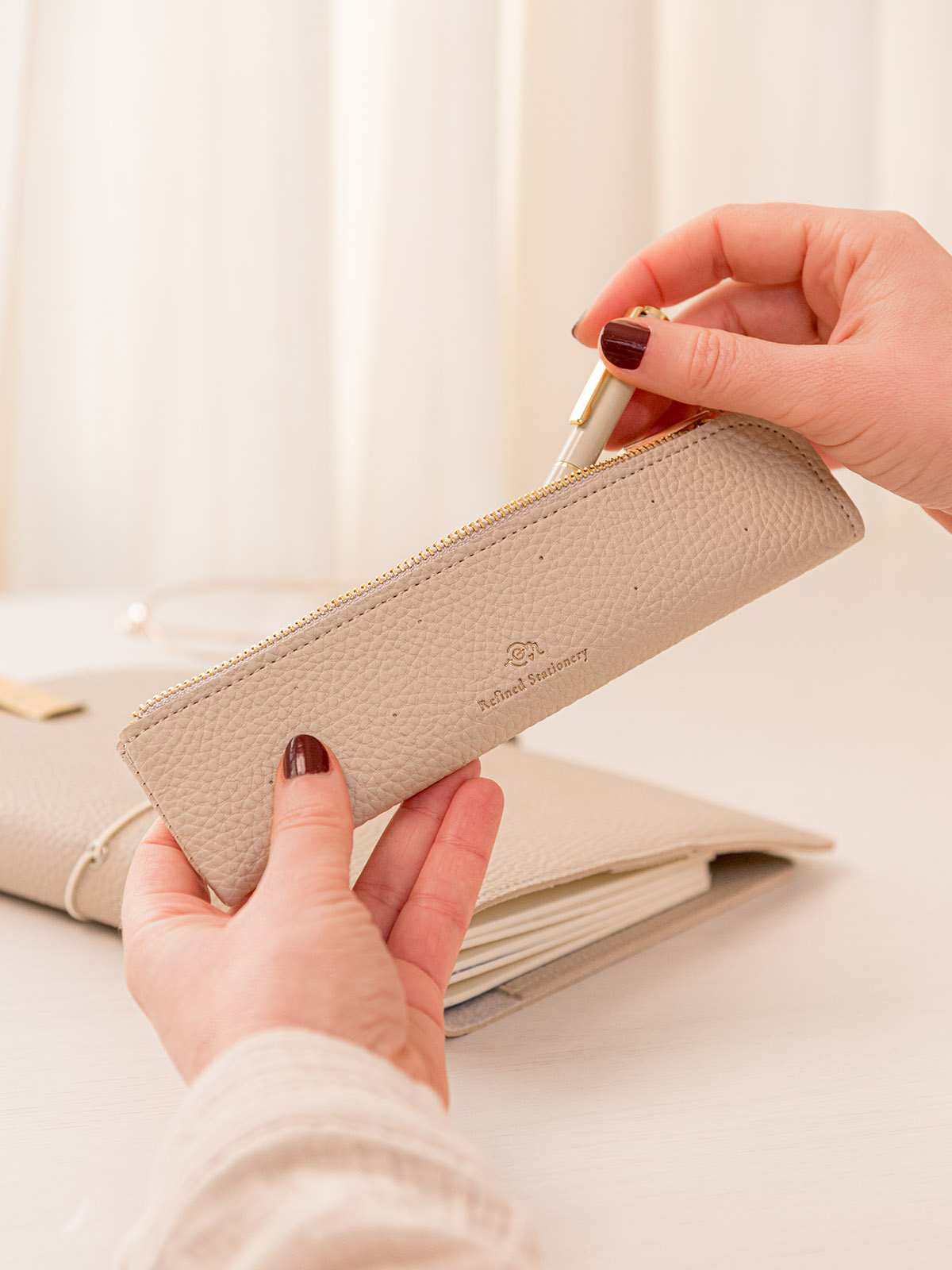 estuche cremallera greige 1