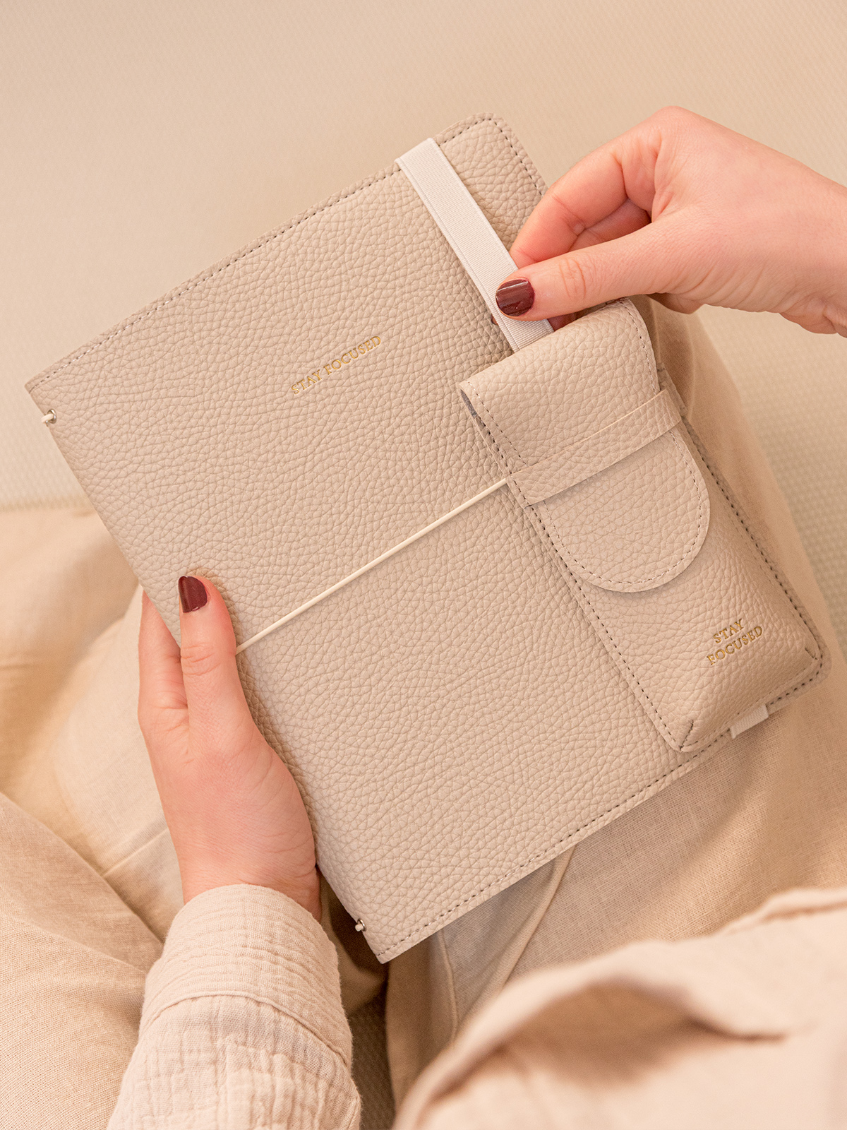 Estuche Stay Focused con goma - Imagen 3