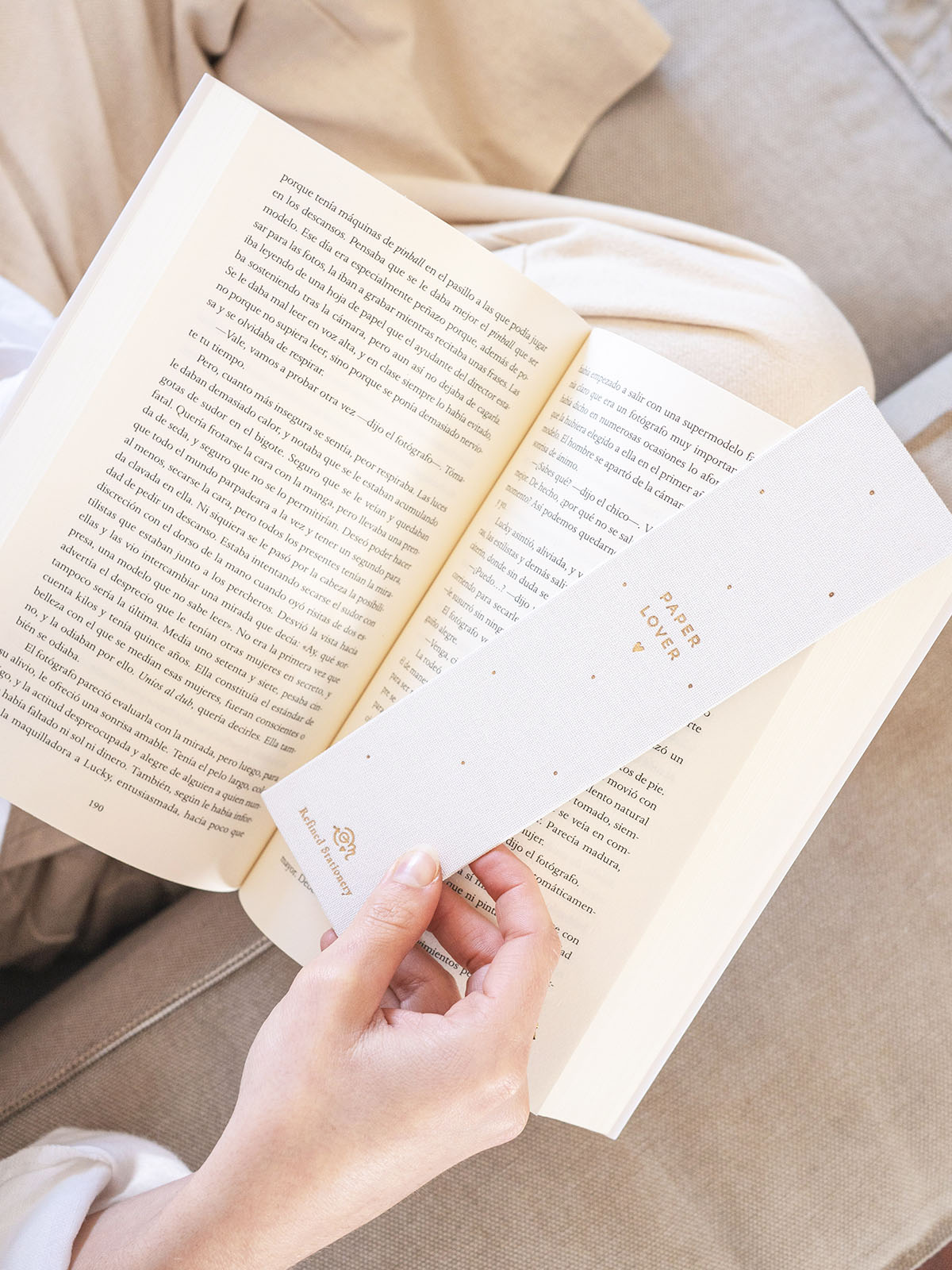 marcapaginas entelado 2 white lotus