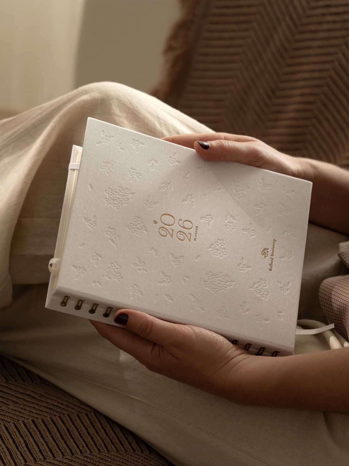 bloomy white 2026 1600 3